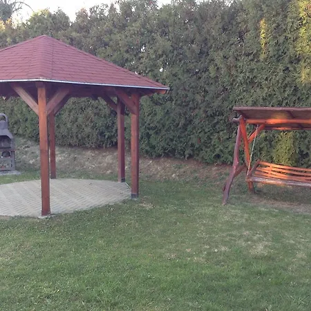 Babati Apartmanhaz 公寓