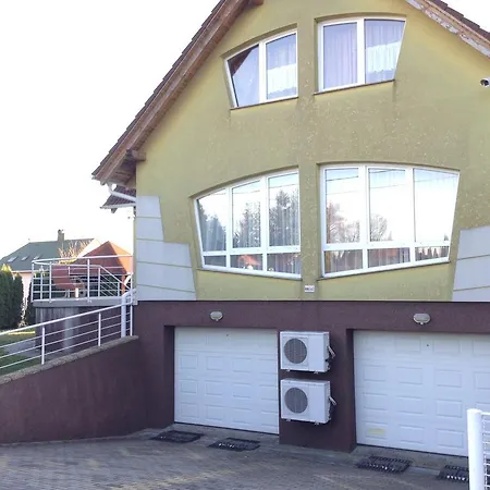 Babati Apartmanhaz 公寓